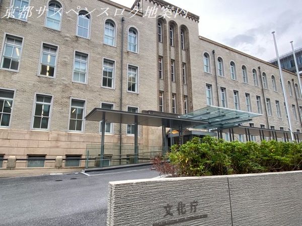 文化庁東側玄関